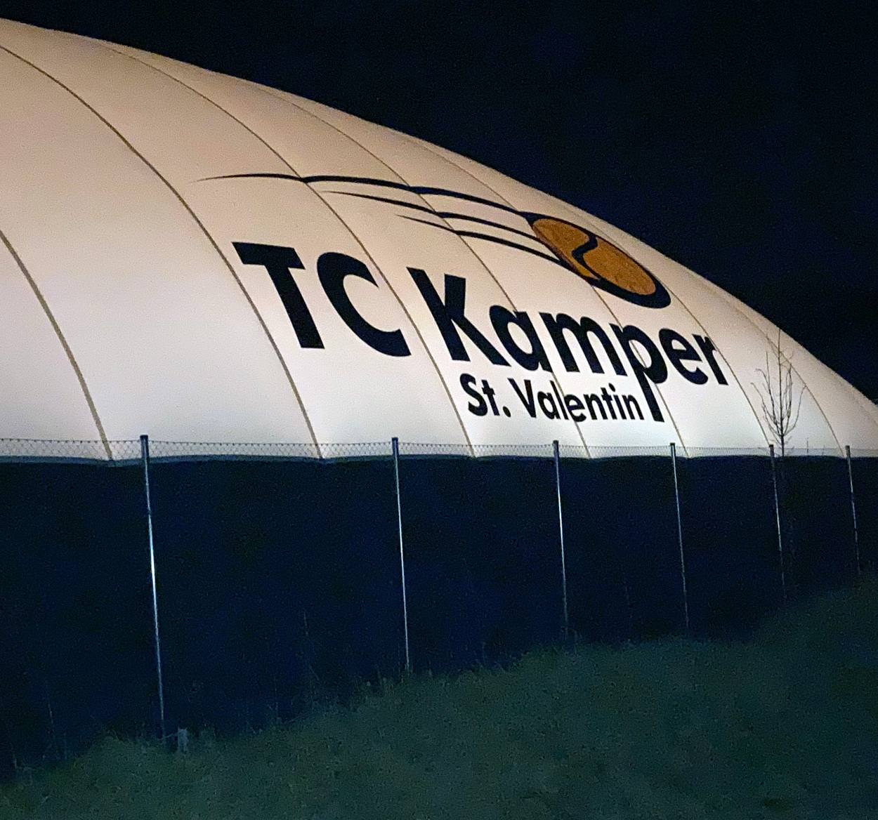 Sandplatztennis im Winter